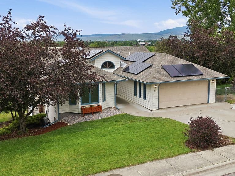 916 Simons Dr photo 2