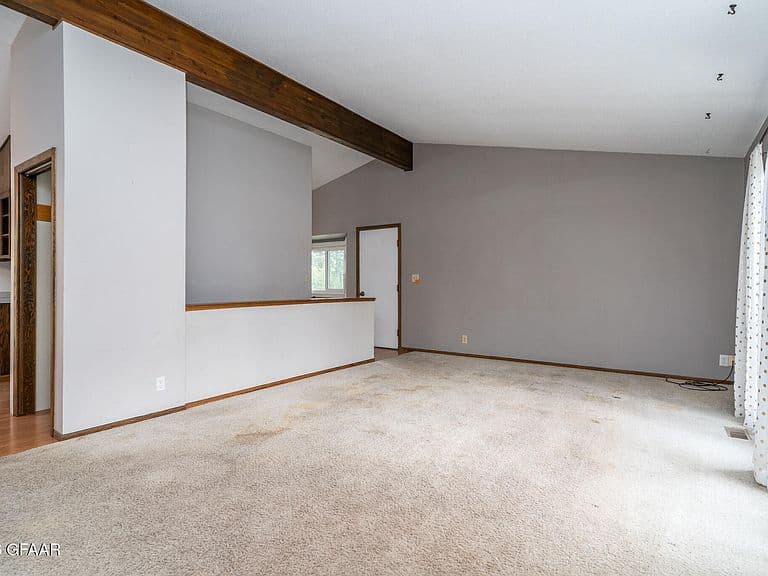 1313 Albert St photo 3
