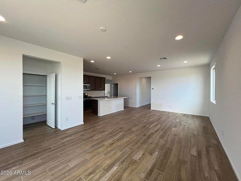 46860 W Crescent Moon Drive photo 3