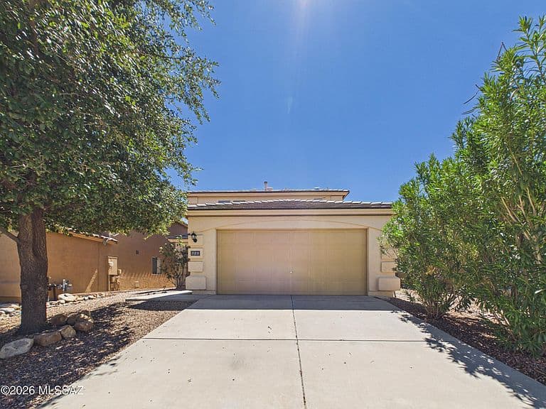 723 W Firehawk Dr photo 2