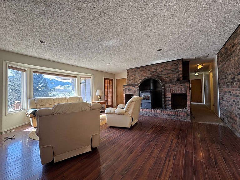 608 Cliff Dr photo 4