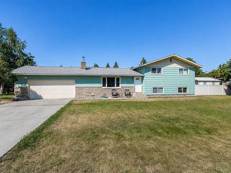 215 Park Dr photo 3