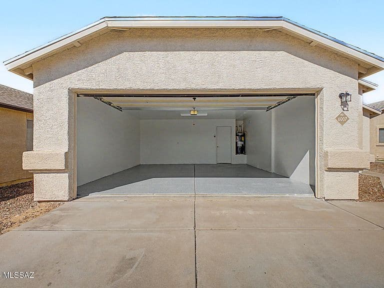 6007 S Galiuro Dr photo 4
