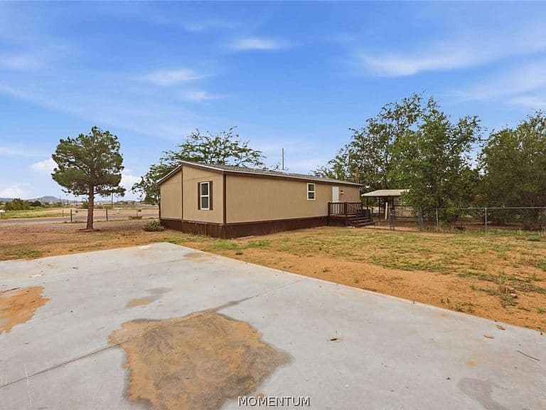 3003 E Devlin Avenue photo 2