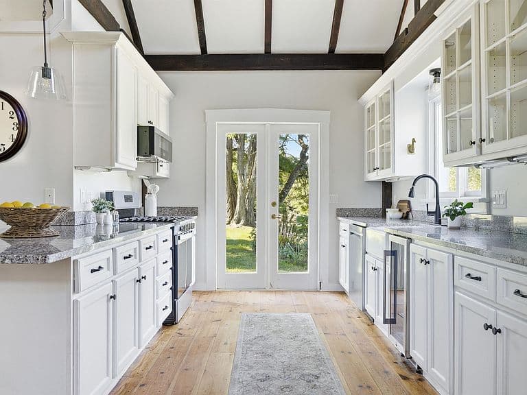 102 Hubbard Hill Road photo 3