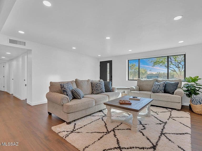 345 E Catalina Shadows Blvd photo 3