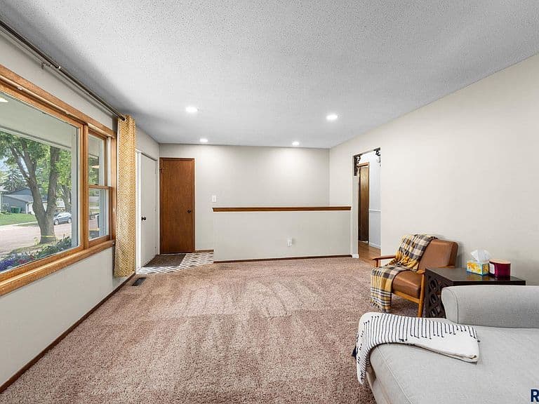 1717 S Judy Ave photo 3