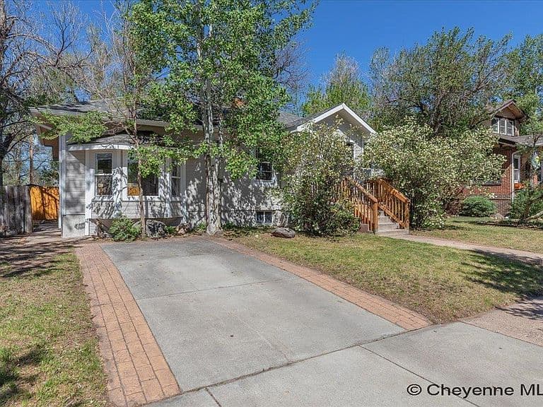 3046 Dillon Ave photo 2