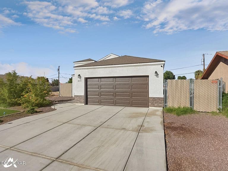 2650 S 18th Dr photo 3