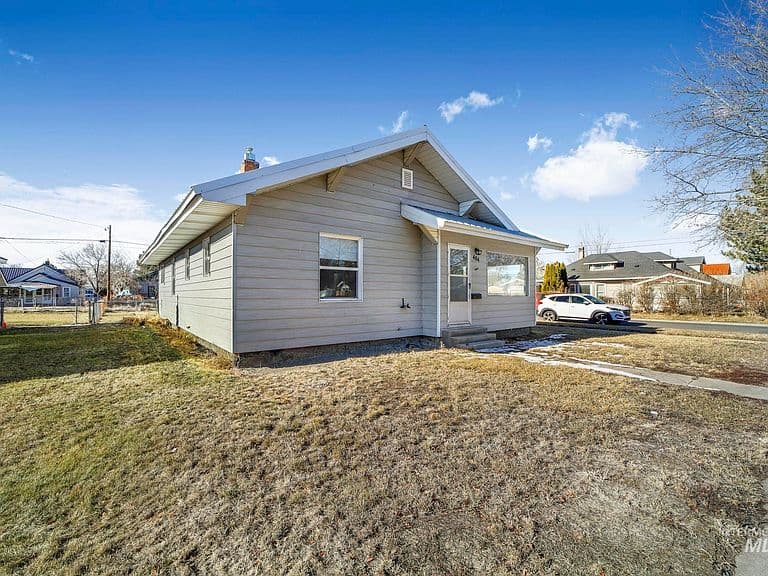 404 7th Ave E photo 3