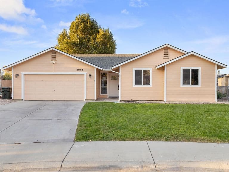 2096 NW 9th Pl photo 3