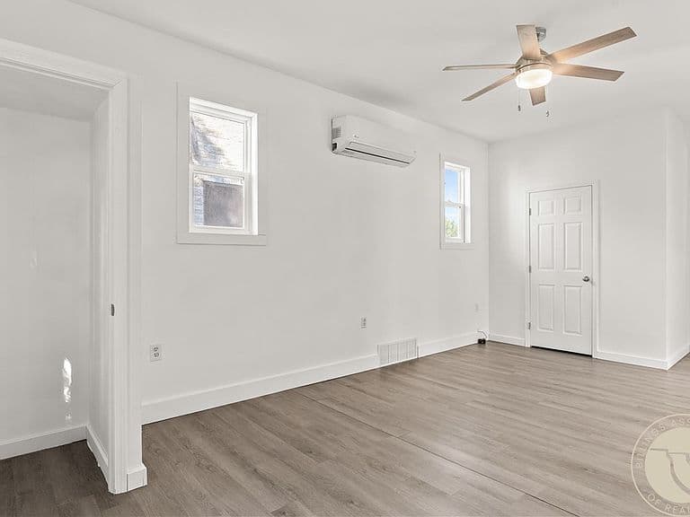 214 2nd St E photo 2