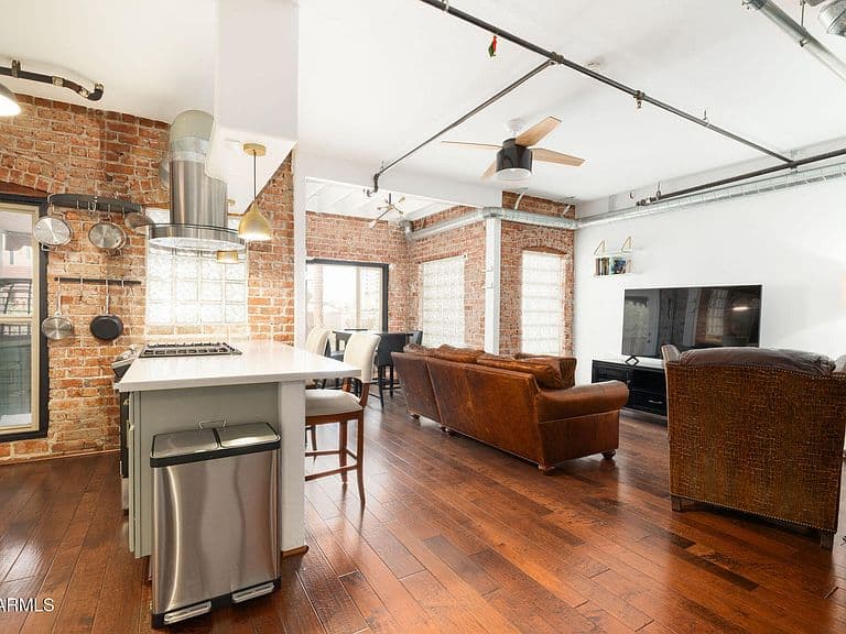 387 N 2ND Avenue #2E photo 2