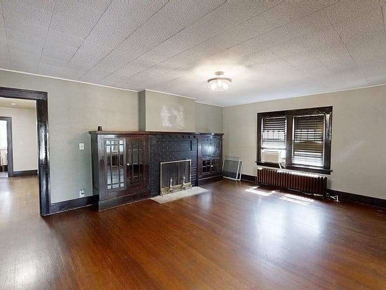 467 Cy Ave photo 3