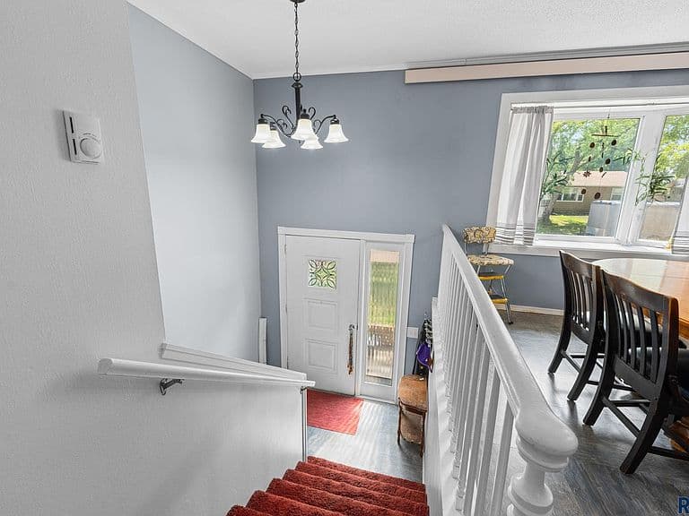 1408 E Sylvan Cir photo 5