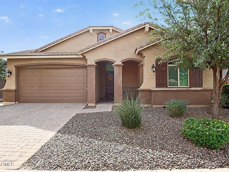 41199 W ALMIRA Drive photo 2