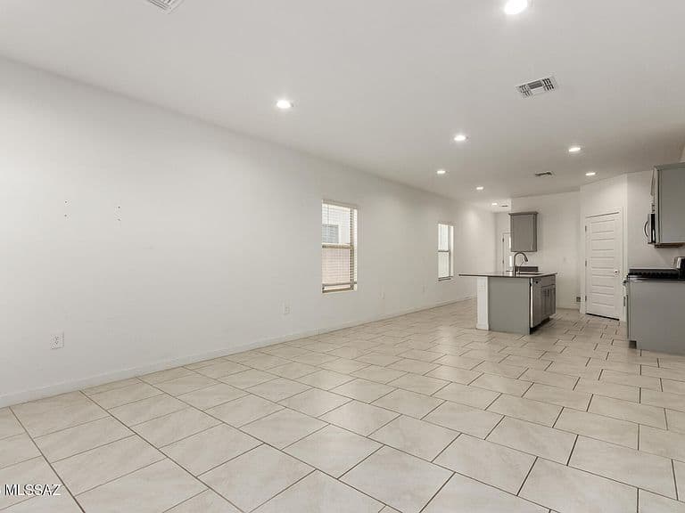 12727 E Joffroy Dr photo 4