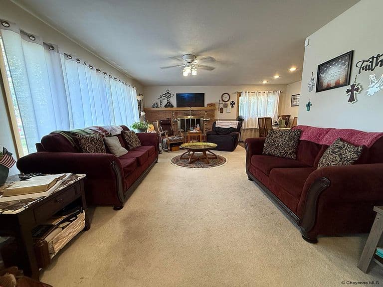 1607 Maple Ct photo 4