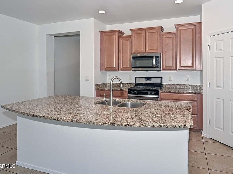 25994 W Oraibi Drive photo 5
