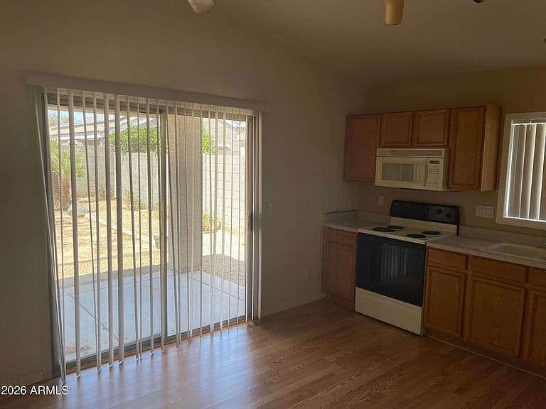 12802 W Myer Lane photo 5