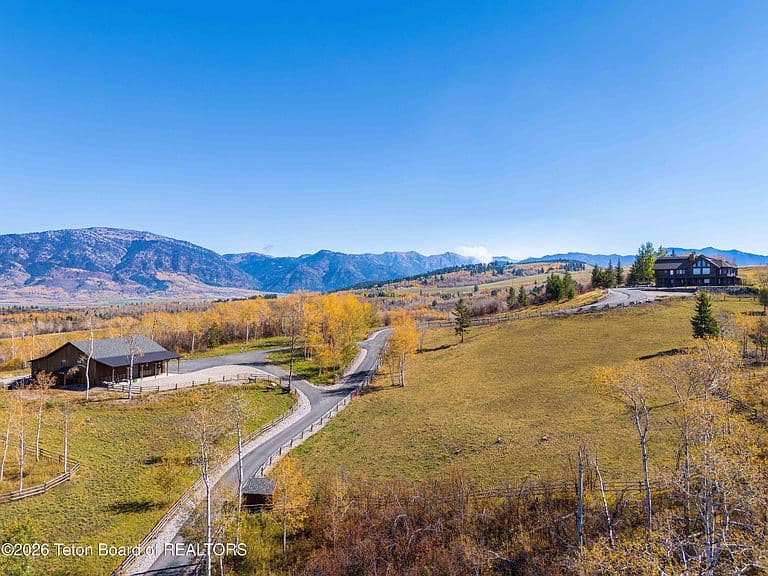 785 Strawberry Hills Dr photo 1