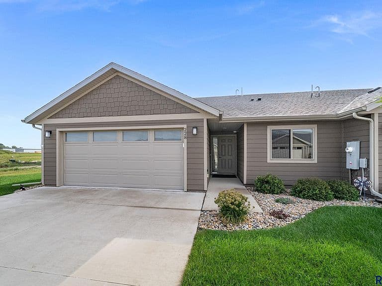 228 Brookside Pl photo 1