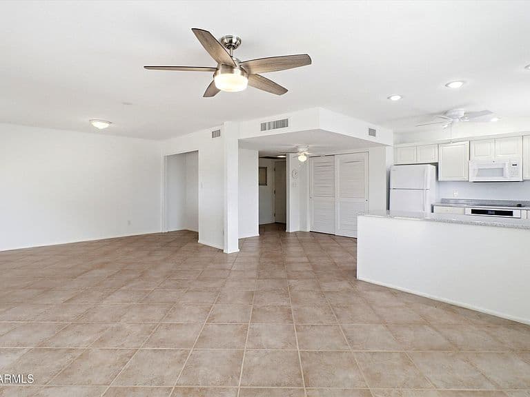 2318 W DAHLIA Drive photo 3