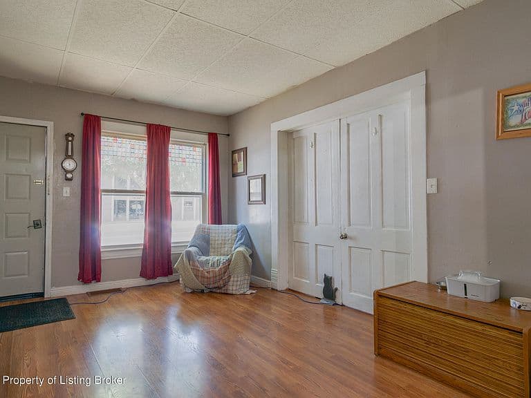 234 Sims St photo 3