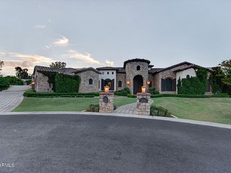 2476 E LINDA Court photo 3