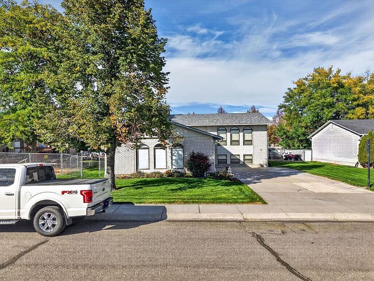 5992 Moses St photo 3