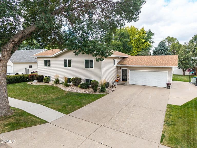 1524 Omaha Dr photo 1