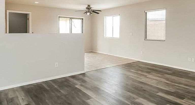 5773 E Sunrise Cir photo 2