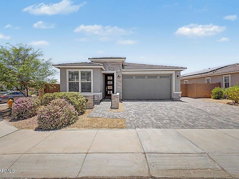 24143 W WHYMAN Avenue photo 1