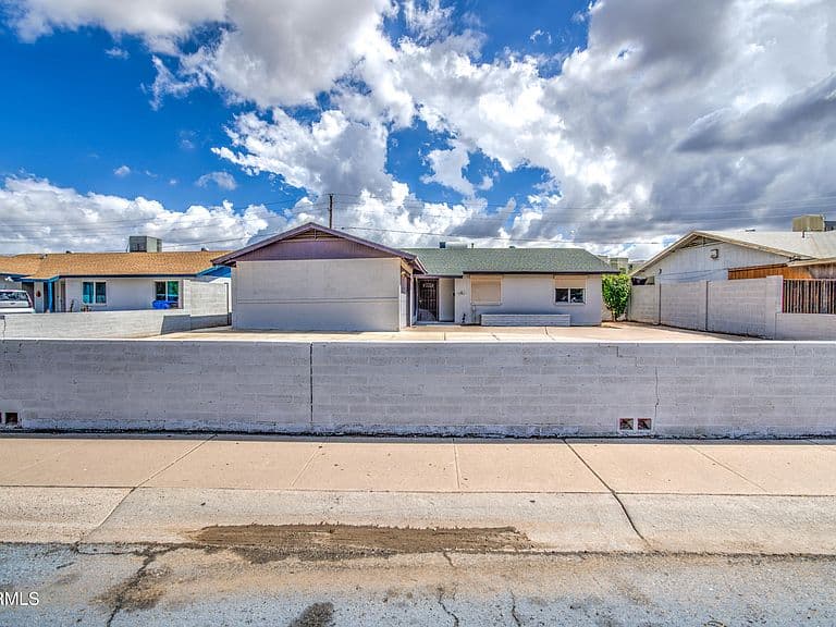 2077 W HIDALGO Avenue photo 3