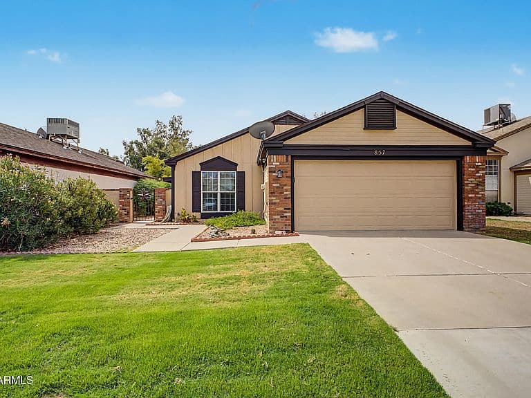 857 E MANOR Drive photo 1