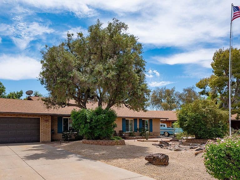 4523 E Voltaire Avenue photo 3