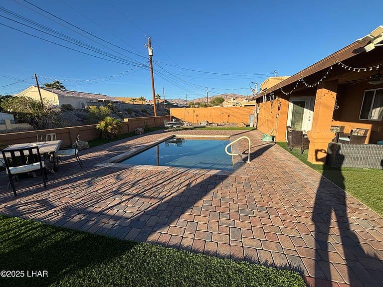 1521 Hawkeye Dr photo 3