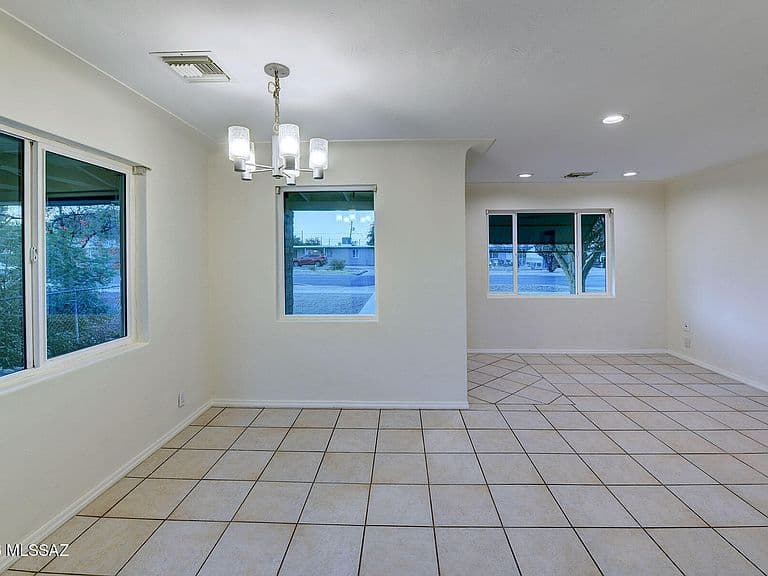 3007 E Beverly Dr photo 5