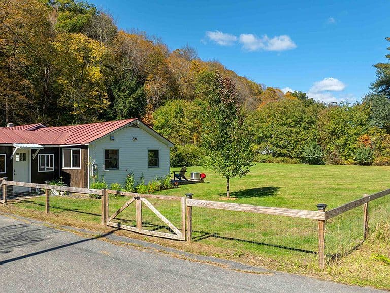 150 Pomfret Road photo 3