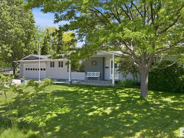 27 Drake Ave photo 2