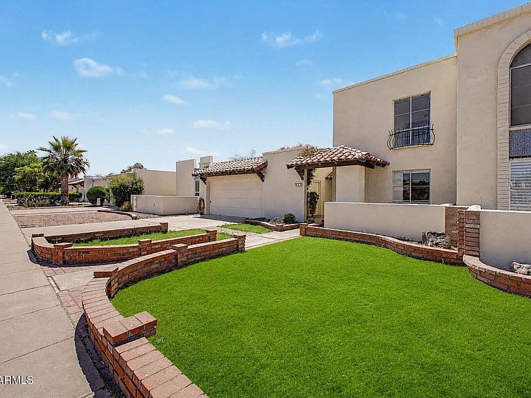 913 E LAGUNA Drive photo 4