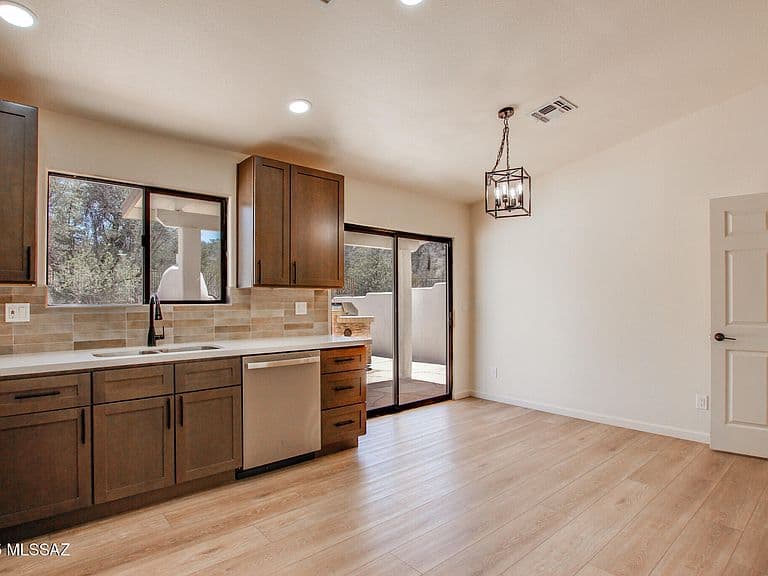 320 N Estill Dr photo 4