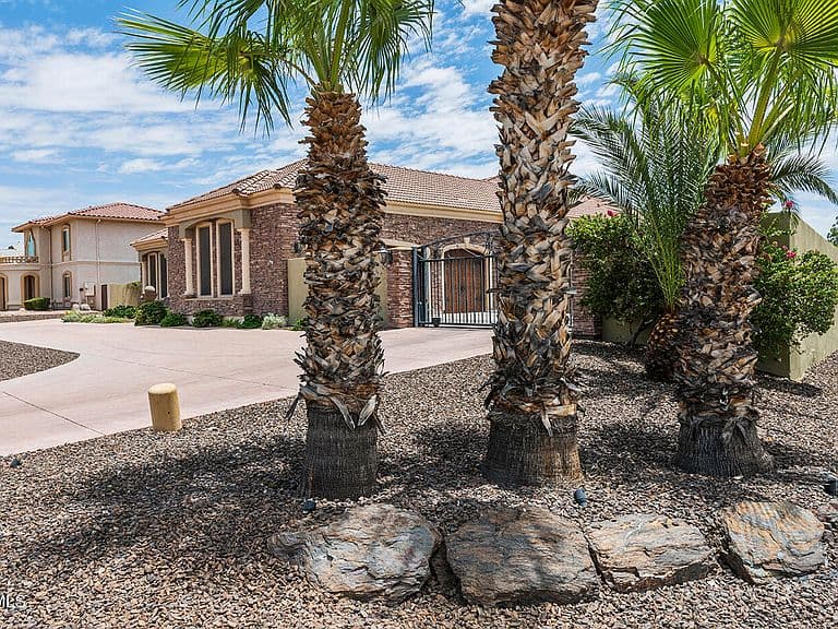 7639 W LIBBY Street photo 2