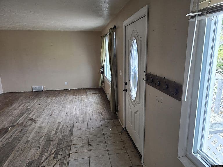 410 Upper Sunset Dr photo 3