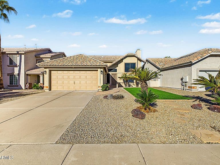 16806 S 28TH Place photo 1