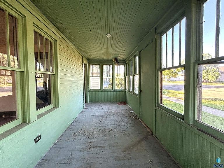 603 N Broadway Ave photo 3