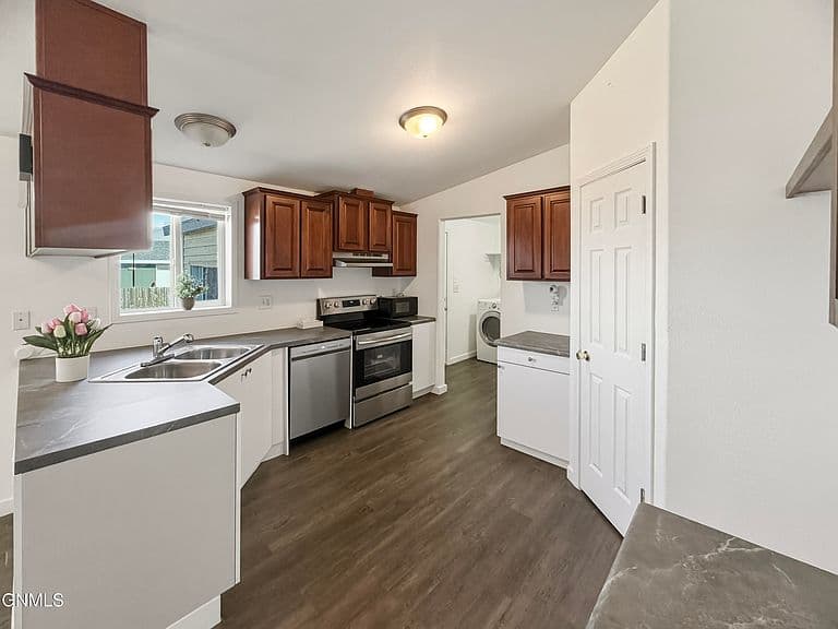 13844 Charlson St NW photo 5