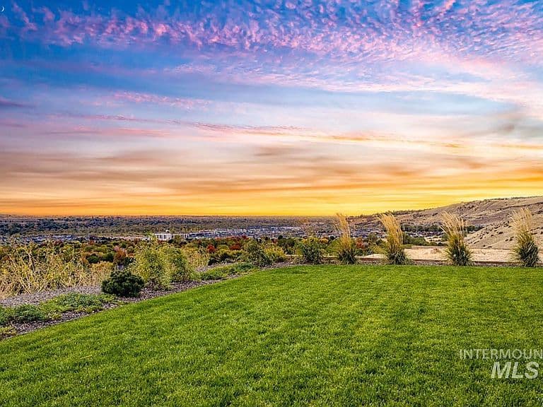 5833 E Prominence Dr photo 2