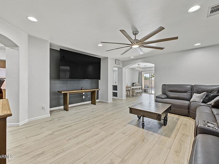 11119 E WIER Avenue photo 2