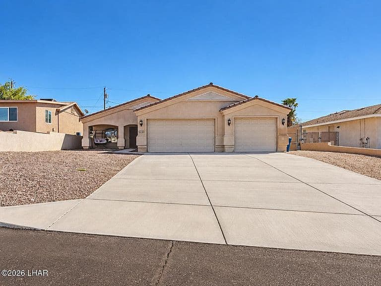 3746 Clearwater Dr photo 1